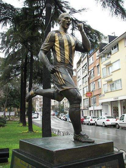 Estátua do jogador Alex pelo Clube Turco Fenerbahçe